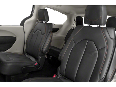 2019 Chrysler Pacifica Touring L Minivan 4D