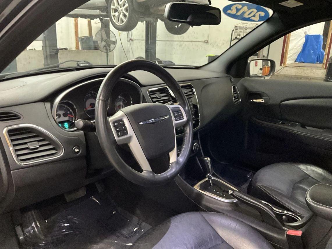 2012 Chrysler 200 Limited Sedan 4D