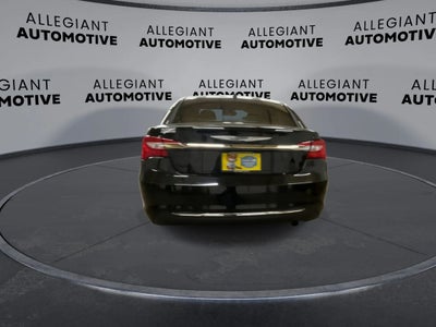 2012 Chrysler 200 Limited Sedan 4D