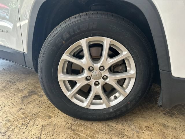 2016 Jeep Cherokee Latitude Sport Utility 4D