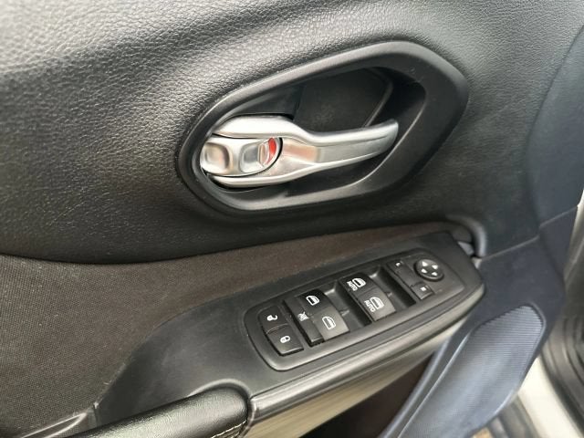 2016 Jeep Cherokee Latitude Sport Utility 4D