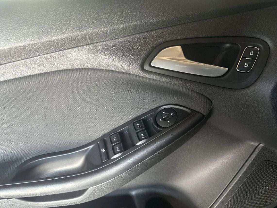 2017 Ford Focus SE Hatchback 4D