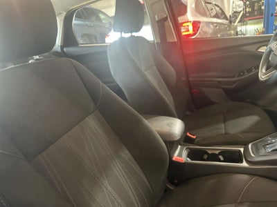 2017 Ford Focus SE Hatchback 4D