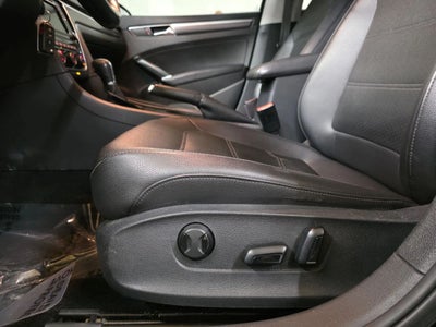 2017 Volkswagen Passat 1.8T R-Line Sedan 4D