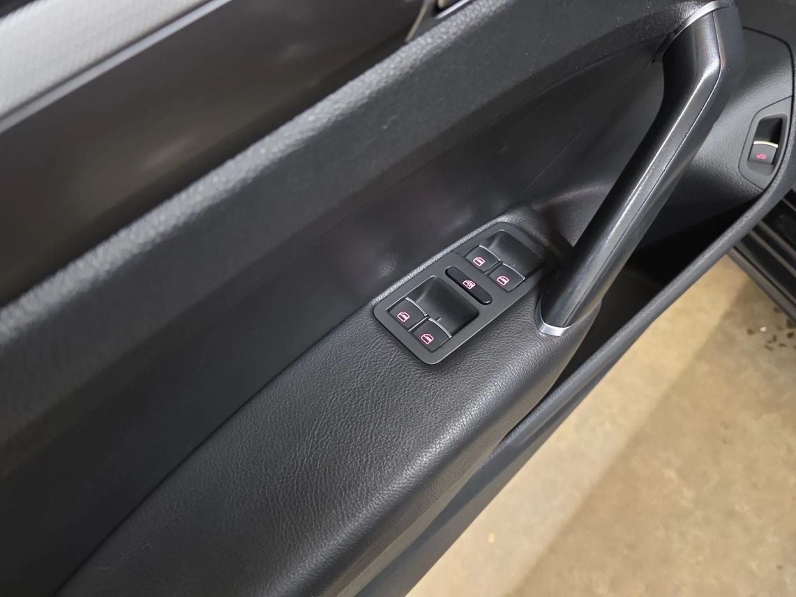 2017 Volkswagen Passat 1.8T R-Line Sedan 4D