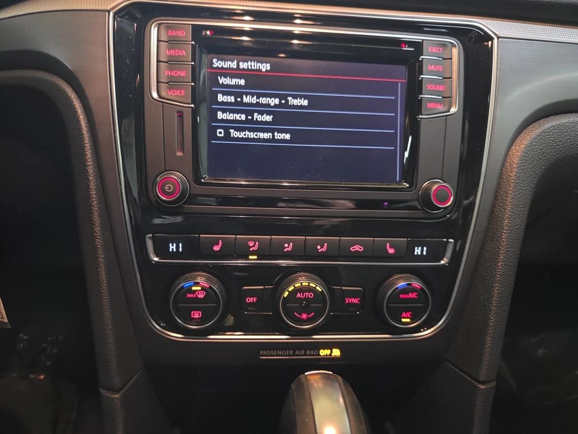 2017 Volkswagen Passat 1.8T R-Line Sedan 4D