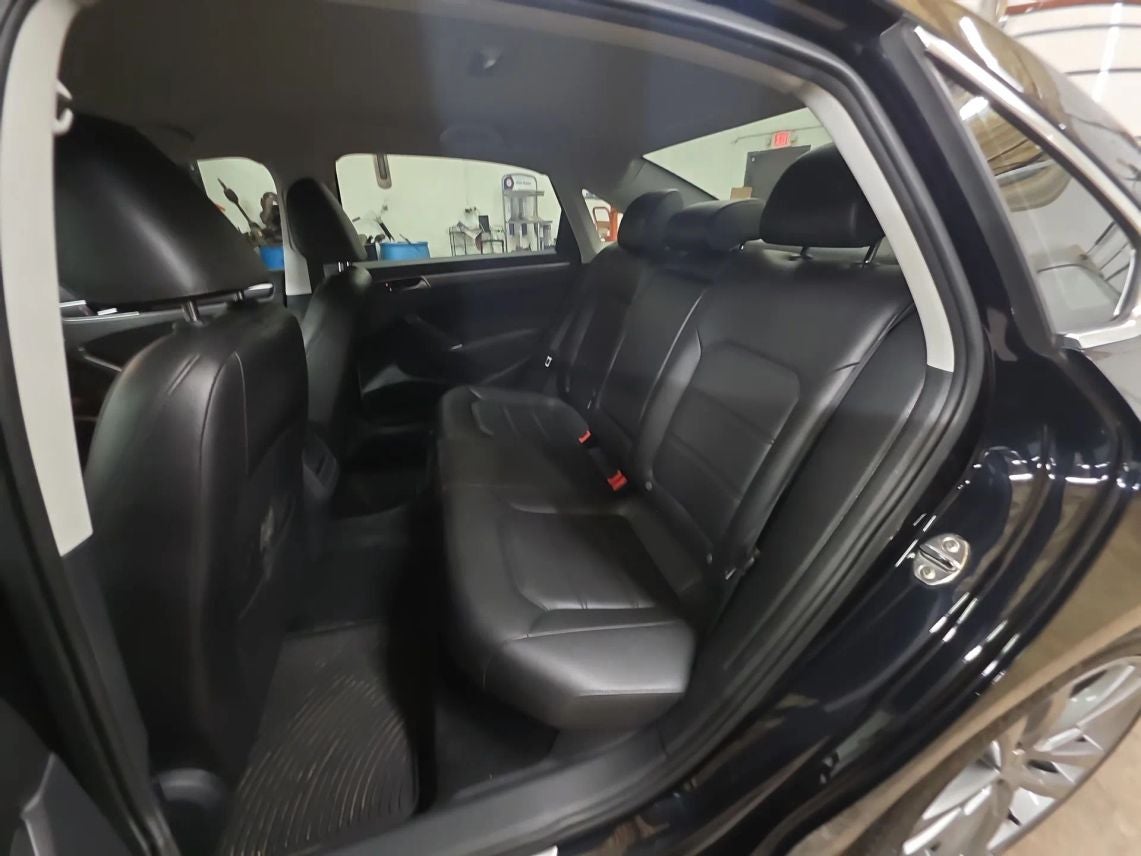 2017 Volkswagen Passat 1.8T R-Line Sedan 4D