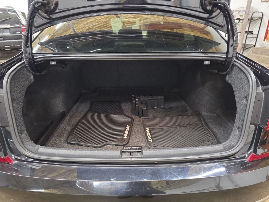 2017 Volkswagen Passat 1.8T R-Line Sedan 4D