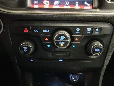 2014 Dodge Charger SXT Sedan 4D