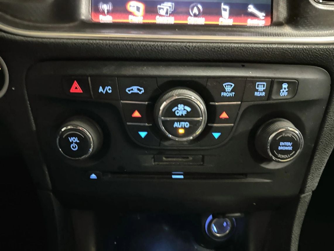 2014 Dodge Charger SXT Sedan 4D