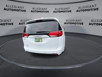 2018 Chrysler Pacifica Touring L Minivan 4D