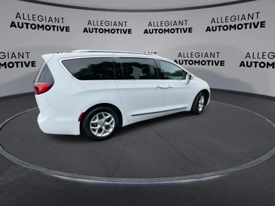 2018 Chrysler Pacifica Touring L Minivan 4D