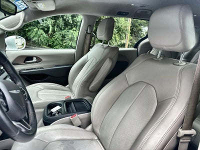 2018 Chrysler Pacifica Touring L Minivan 4D