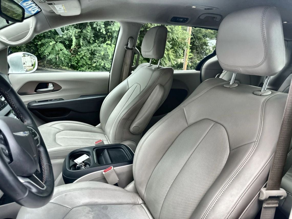 2018 Chrysler Pacifica Touring L Minivan 4D