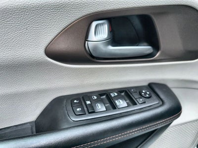 2018 Chrysler Pacifica Touring L Minivan 4D