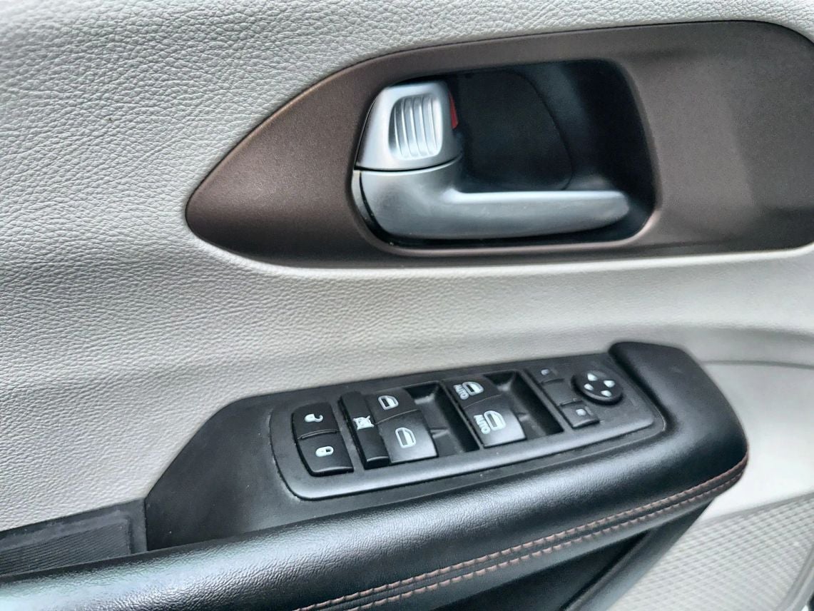 2018 Chrysler Pacifica Touring L Minivan 4D