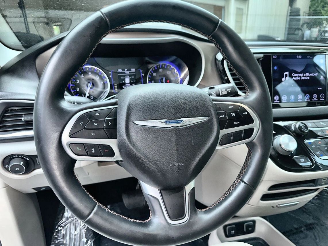 2018 Chrysler Pacifica Touring L Minivan 4D