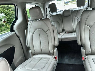 2018 Chrysler Pacifica Touring L Minivan 4D