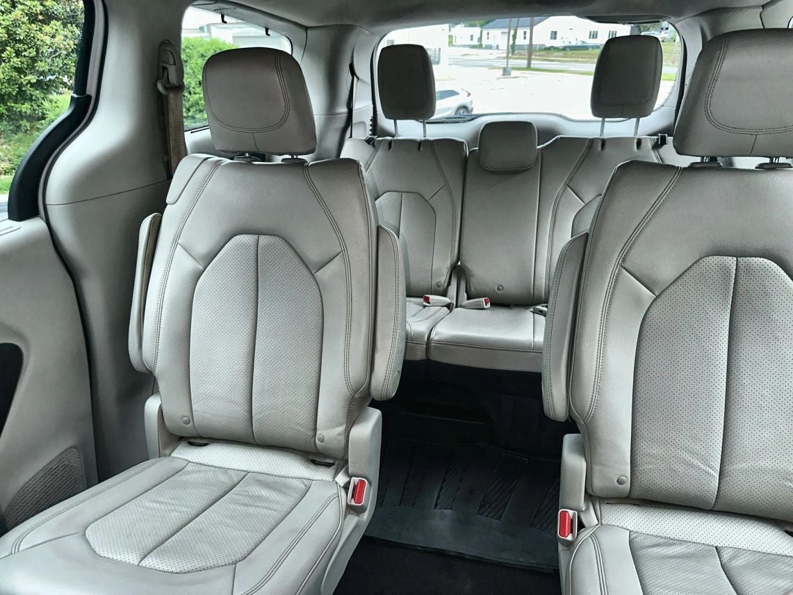 2018 Chrysler Pacifica Touring L Minivan 4D