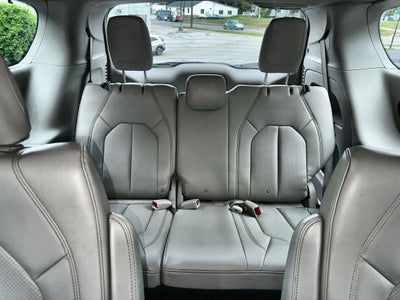 2018 Chrysler Pacifica Touring L Minivan 4D