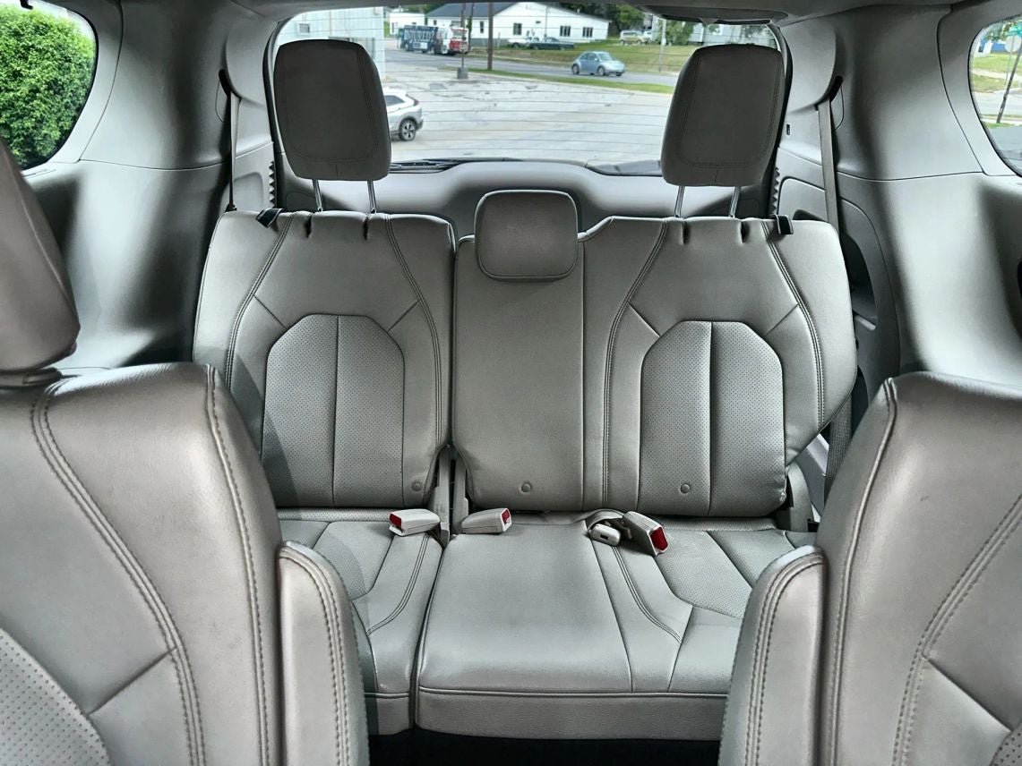 2018 Chrysler Pacifica Touring L Minivan 4D