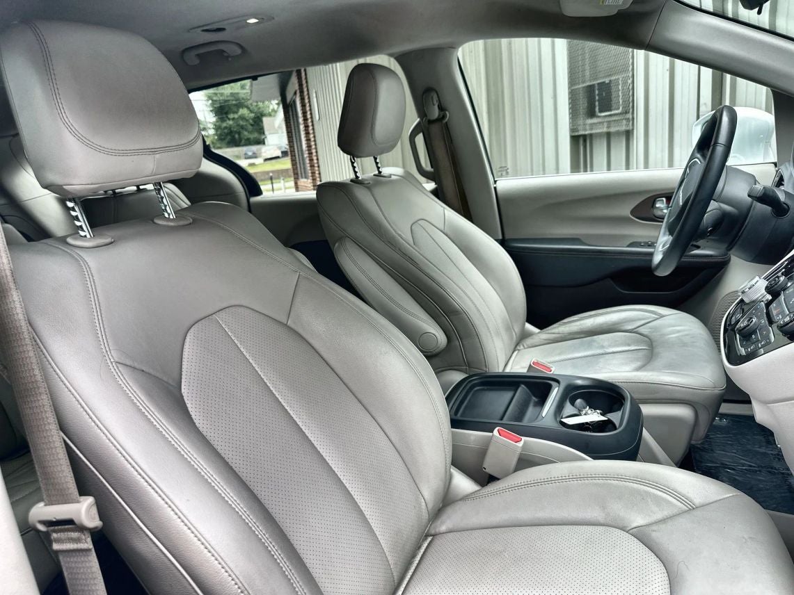 2018 Chrysler Pacifica Touring L Minivan 4D