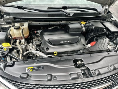 2018 Chrysler Pacifica Touring L Minivan 4D