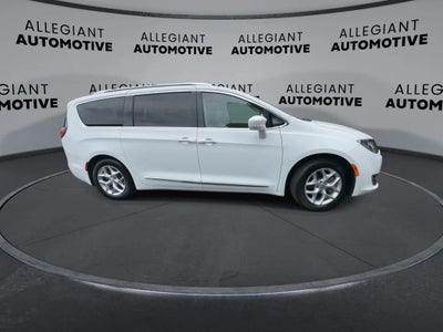 2018 Chrysler Pacifica Touring L Minivan 4D