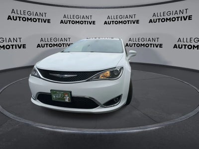 2018 Chrysler Pacifica Touring L Minivan 4D