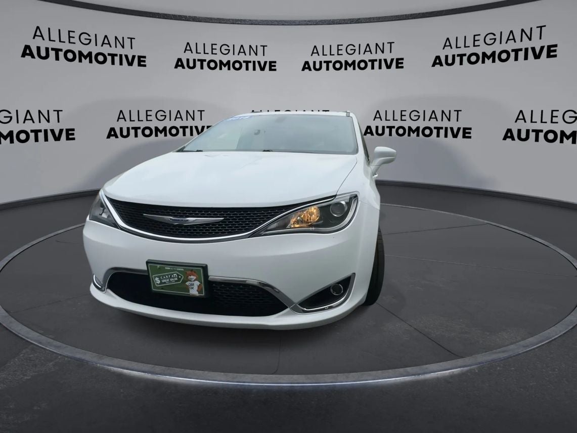 2018 Chrysler Pacifica Touring L Minivan 4D