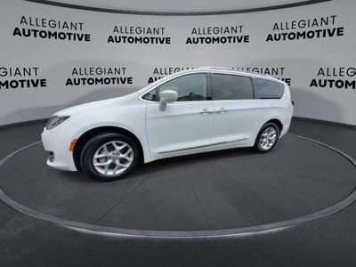 2018 Chrysler Pacifica Touring L Minivan 4D