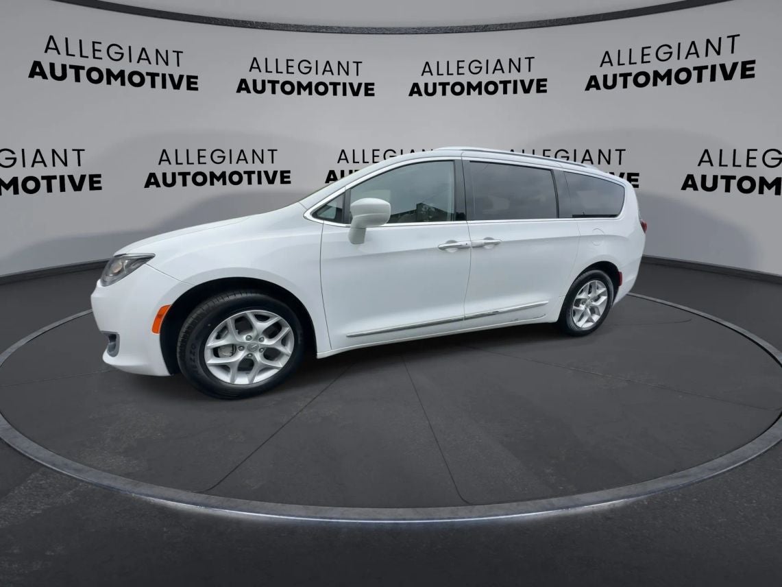 2018 Chrysler Pacifica Touring L Minivan 4D