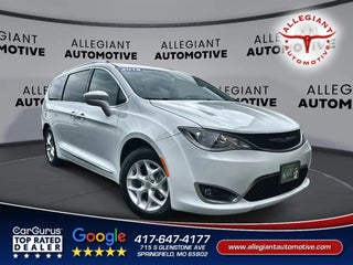 2018 Chrysler Pacifica Touring L Minivan 4D