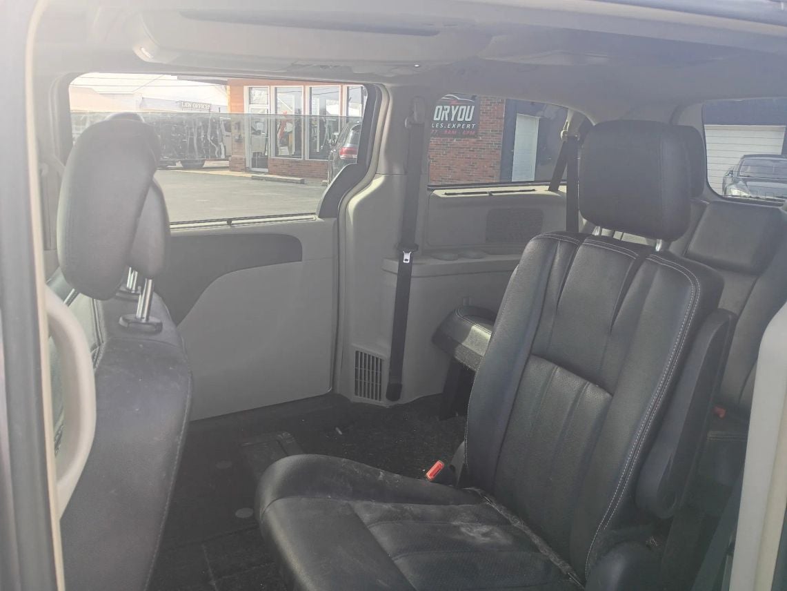 2016 Chrysler Town & Country Anniversary Edition Minivan 4D