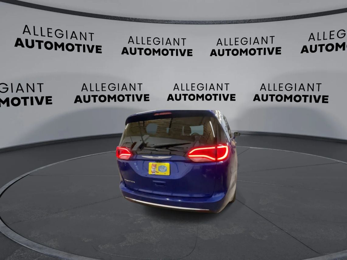 2018 Chrysler Pacifica Touring Plus Minivan 4D