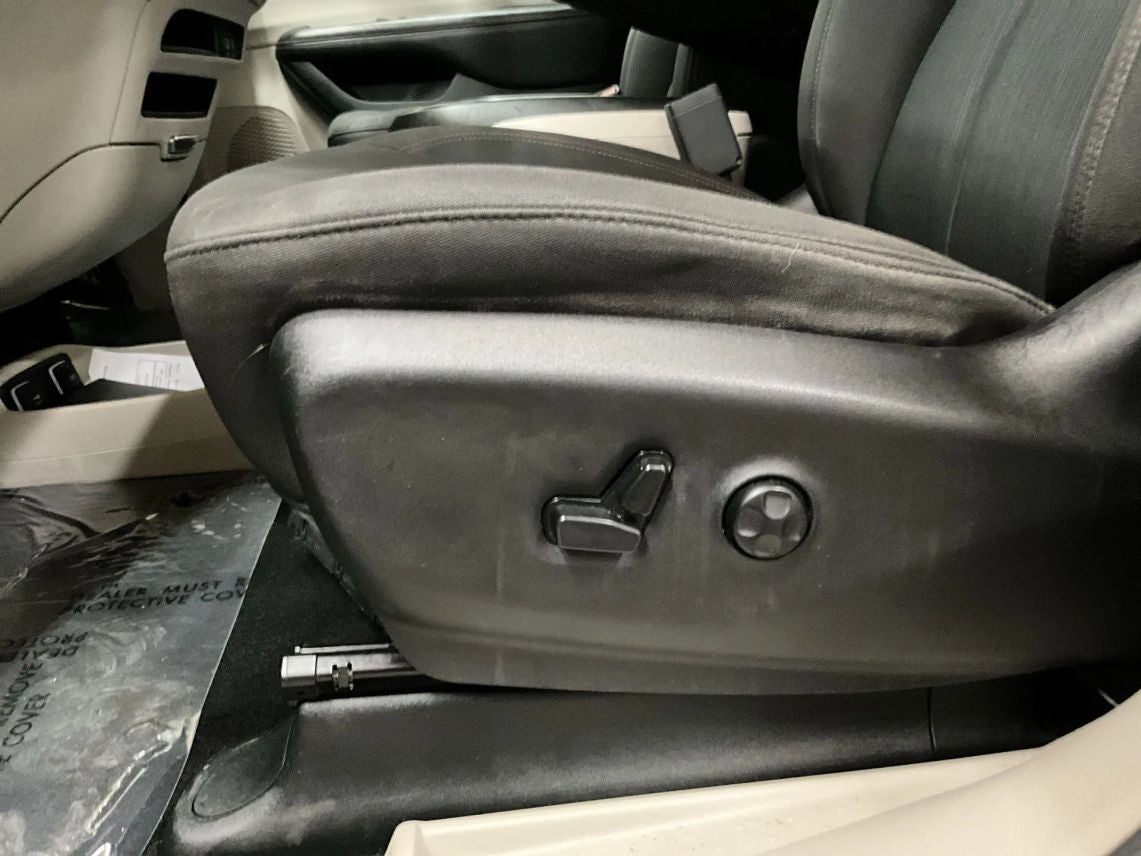 2018 Chrysler Pacifica Touring Plus Minivan 4D