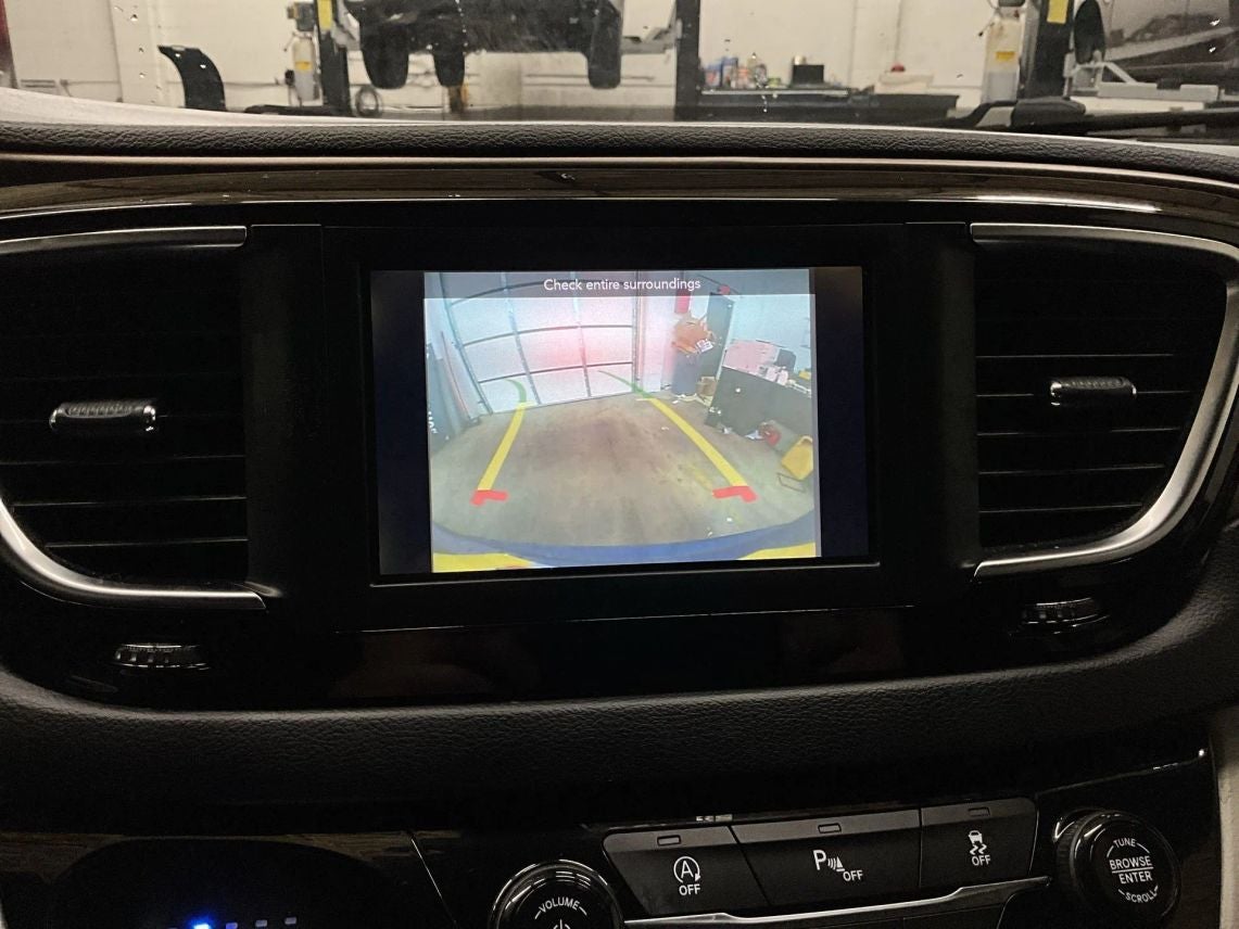 2018 Chrysler Pacifica Touring Plus Minivan 4D