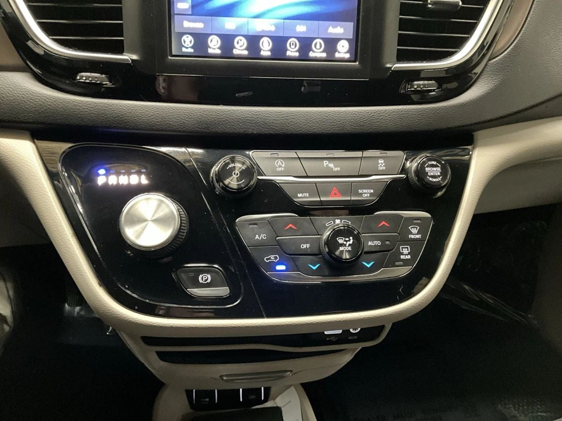 2018 Chrysler Pacifica Touring Plus Minivan 4D