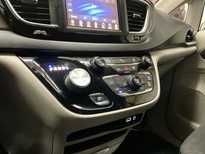 2018 Chrysler Pacifica Touring Plus Minivan 4D