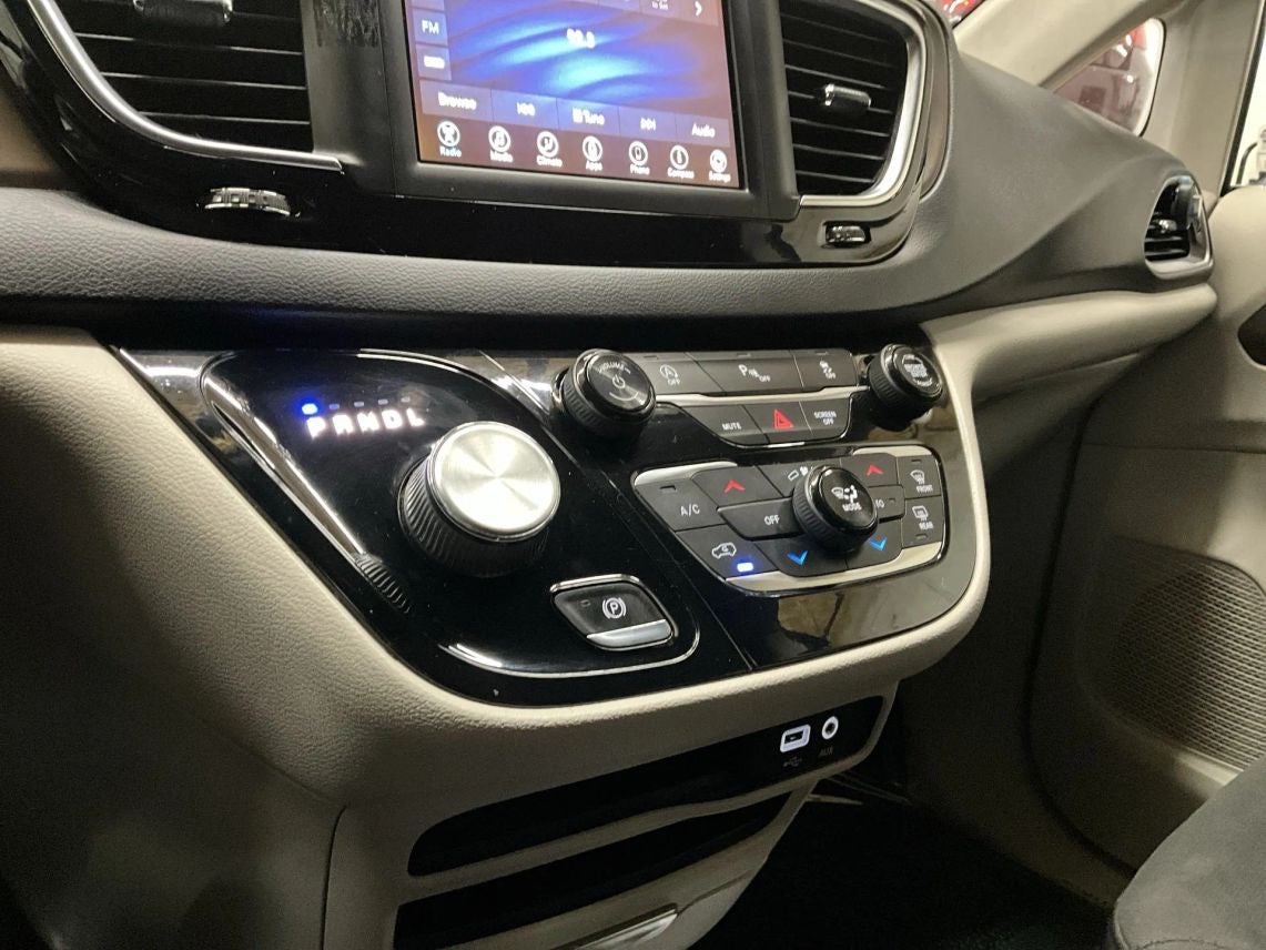 2018 Chrysler Pacifica Touring Plus Minivan 4D