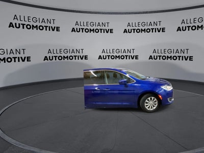 2018 Chrysler Pacifica Touring Plus Minivan 4D