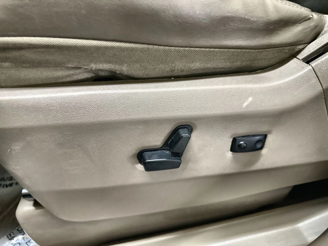 2014 Chrysler Town & Country Limited Minivan 4D