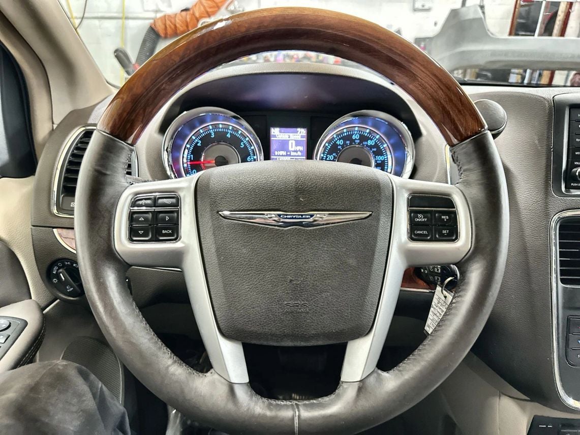 2014 Chrysler Town & Country Limited Minivan 4D