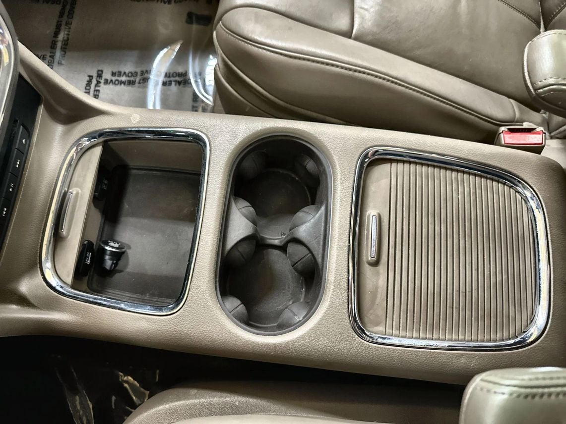 2014 Chrysler Town & Country Limited Minivan 4D