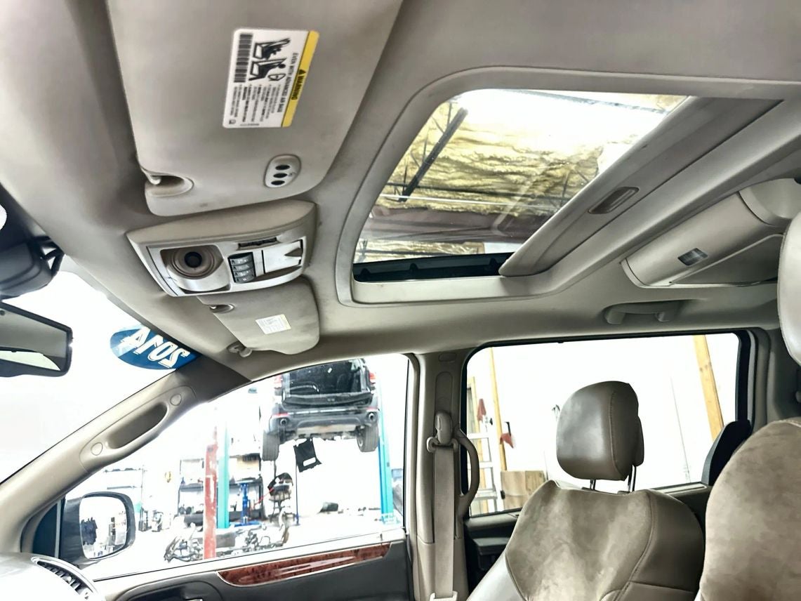 2014 Chrysler Town & Country Limited Minivan 4D