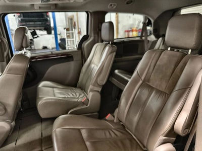 2014 Chrysler Town & Country Limited Minivan 4D