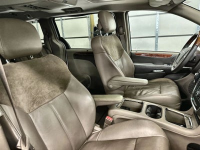 2014 Chrysler Town & Country Limited Minivan 4D