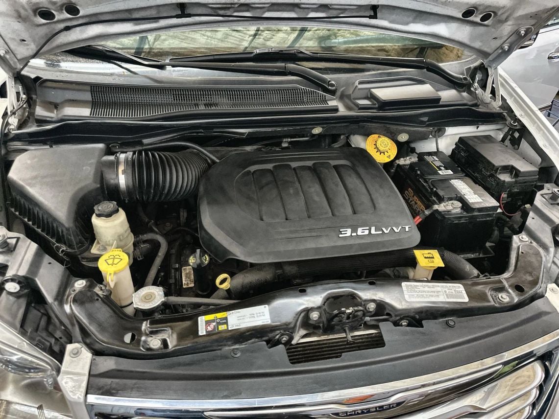 2014 Chrysler Town & Country Limited Minivan 4D