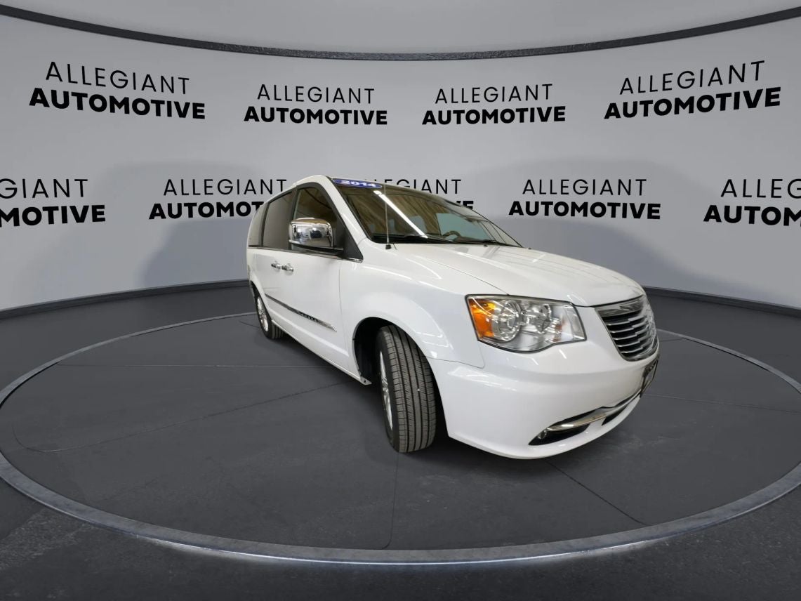 2014 Chrysler Town & Country Limited Minivan 4D