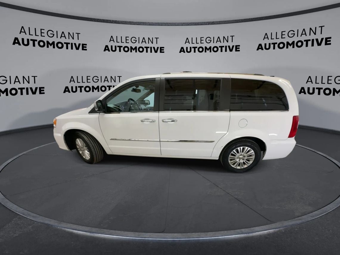 2014 Chrysler Town & Country Limited Minivan 4D